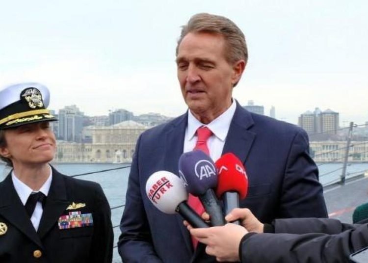 Savaş gemisi boğaza demirledi: ABD’den Türkiye açıklaması