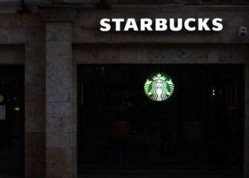 Starbucks binlerce içeceği ‘cam parçaları’ şüphesiyle geri çağırdı