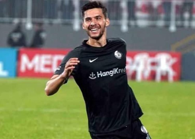 Umut Nayir, İstanbul takımlarını boş geçmiyor