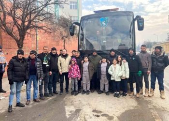 Yardım götüren Kocaelispor depremzedeleri de alarak geri dönüyor