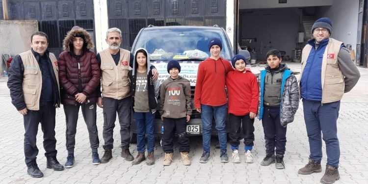 Hüseyin Bayır: Yeniden Refah Partisi Kartepe İlçe Başkanlığı olarak depremzedelerimizin yanındayız