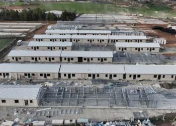 Adıyaman’da işçiler depremzedeler için prefabrik mesaisinde