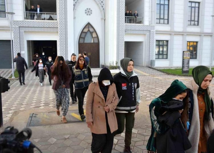 ‘Altın Kızlar’ baltayı taşa vurdu: 8 milyonluk vurgununun şüphelileri adliyede