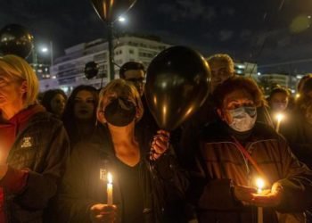 Atina’da tren kazasında hayatını kaybedenler anıldı