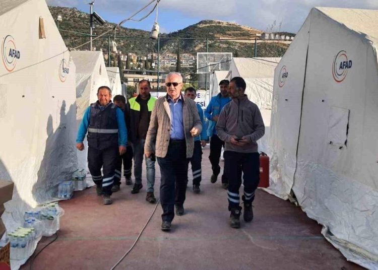 Başkan Aygün, yaraların sarılması için deprem bölgesinde