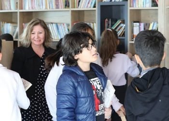 Bayraklı’nın kitap kafelerine öğrenci akını!