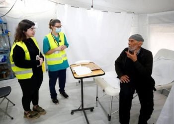 Belçikalı sağlık çalışanları depremzedelerin yaralarını sarıyor