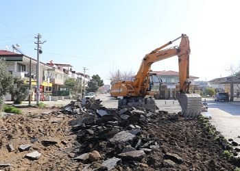 Burhaniye’de Yol Çalışmalarına Devam