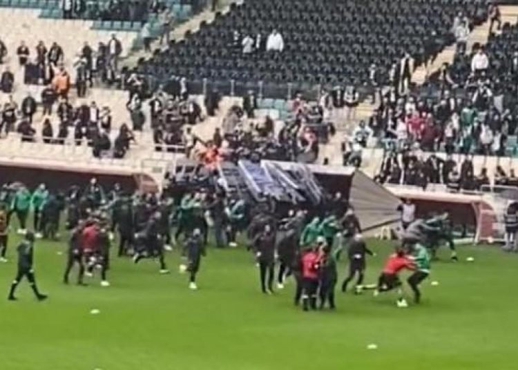 Bursaspor-Amedspor maçında kavga çıktı!
