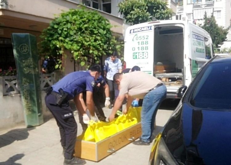 Eşini öldüren sanık: “Mahkeme heyetinin kadın olmasından dolayı kendimi baskı altında hissediyorum”