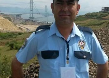 Evinde kalp krizi geçiren polis memuru, hastanede hayatını kaybetti