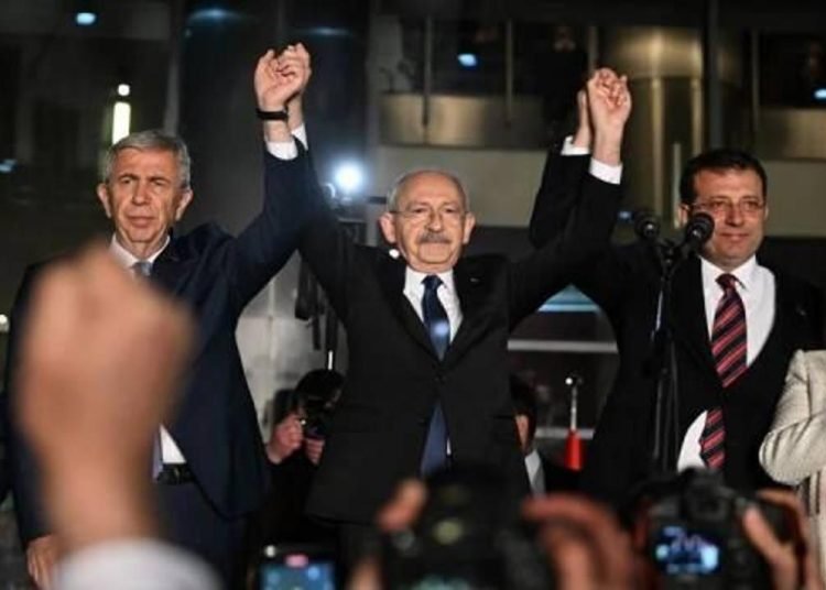 Financial Times’tan seçim yorumu: Hantal koalisyonun şansı yok
