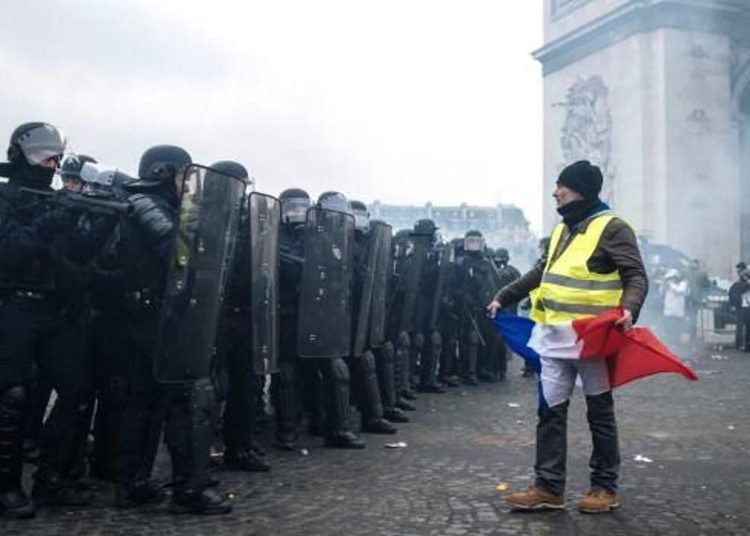 Fransa’da emeklilik yasası Senato’da onaylandı: Sendikalardan grev kararı