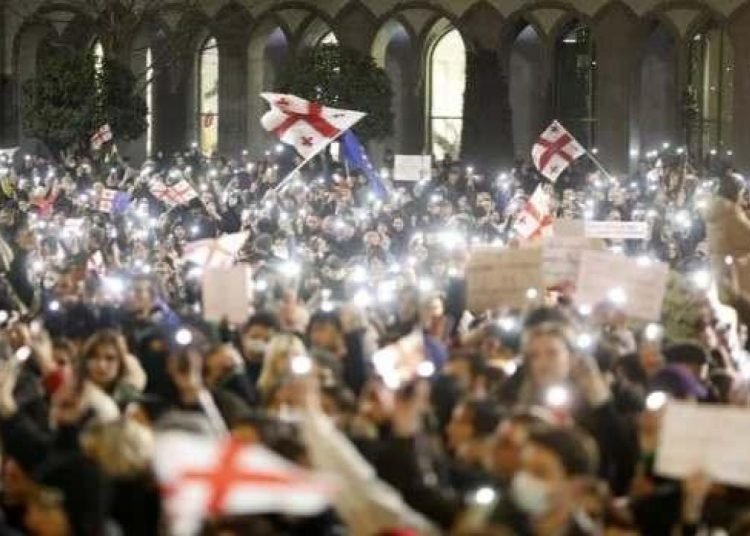 Gürcistan’da ‘yabancı ajan’ yasası geri çekildi