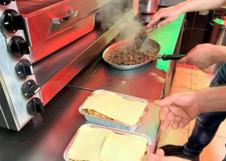 Hollanda’da en çok sipariş verilen yemek Türk döneri oldu