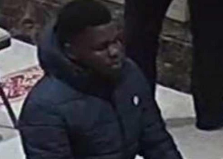 İngiltere polisi caminin önünde 82 yaşındaki adamı ateşe veren zanlıyı arıyor