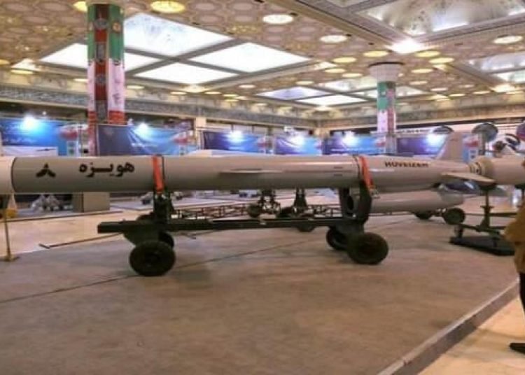 İran, hareketli deniz araçlarını vuran balistik füze üretti