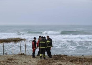 İtalyan kurtarma ekiplerinin batan göçmen teknesini uzaktan izledikleri ortaya çıktı