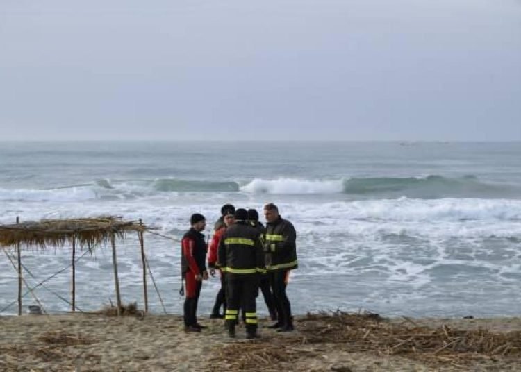 İtalyan kurtarma ekiplerinin batan göçmen teknesini uzaktan izledikleri ortaya çıktı