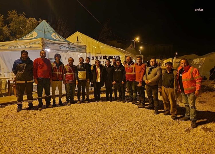 İzmit Belediye Başkanı Hürriyet’ten Deprem Bölgesinde Çalışan Personele Teşekkür
