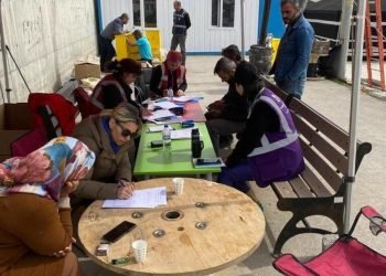 İzmit Belediyesi Ekipleri, Deprem Bölgesinde Çalışmaya Devam Edıyor