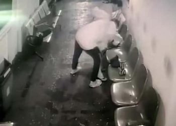 Şok görüntüler: Eşini feribottan denize attı