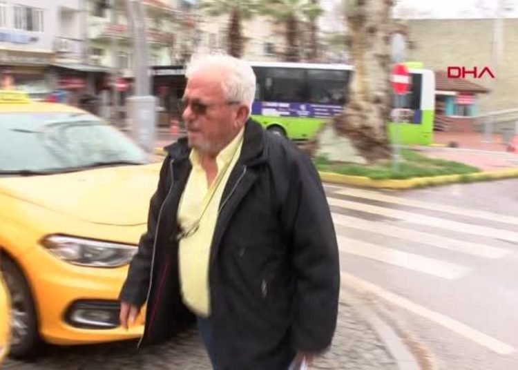 SOKAK SOKAK GEZEREK 4 YILDIR GÖZÜ GİBİ BAKTIĞI KAYIP KAZLARINI ARIYOR