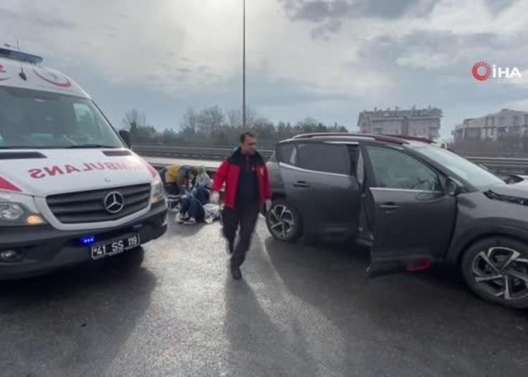 TEM’de 7 ayrı kaza: 23 araç kazaya karıştı, 11 yaralı