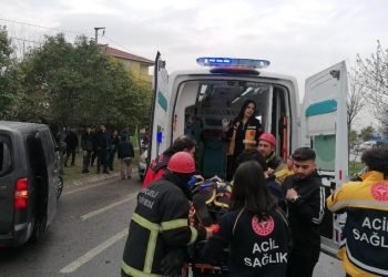 Ters yöne U dönüşü kazayı getirdi: 1’i ağır 4 yaralı