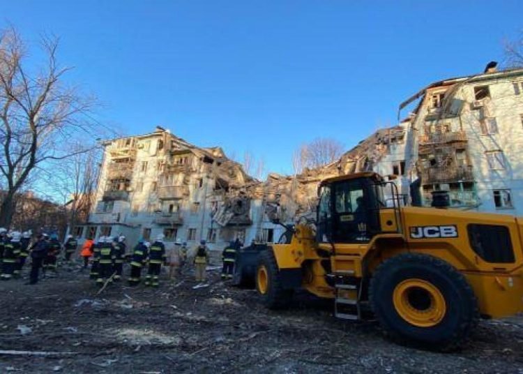 Ukrayna’da yerleşim yerine roket saldırısı: 2 ölü