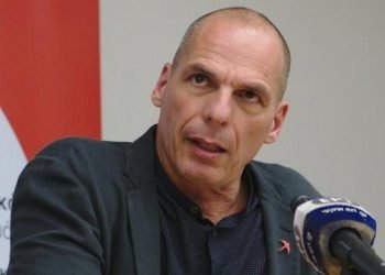 Yunanistan’da muhalefet partisi liderini dövdüler