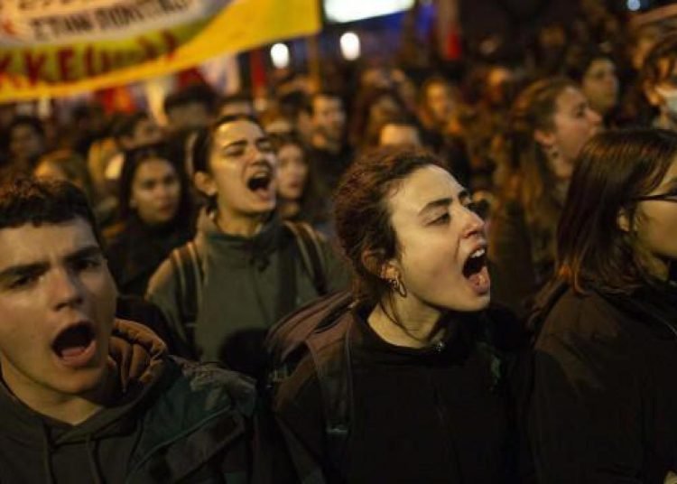 Yunanistan’da öfke patlaması: Kahrolsun katil hükümet