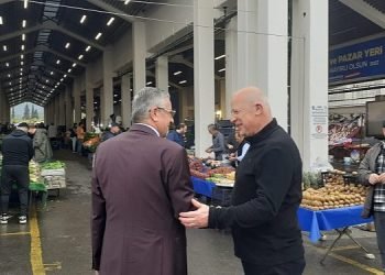 Başkan Topaloğlu Kemer pazarında