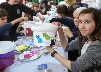 Bu kapta dostluk var