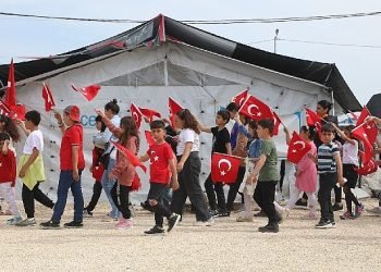 Defne çadır kenti 23 Nisan neşesi sardı