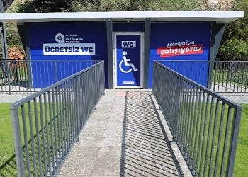 Konyaaltı Sahili’nde tuvaletlerin sayısı artırıldı