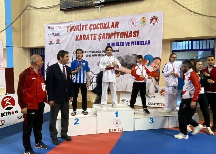 KARTEPELİ ASLI BERA KURT TÜRKİYE İKİNCİSİ OLDU