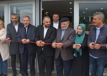 Es Kozmetik Mağazasının Maşukiye’deki Açılışına Yoğun İlgi.