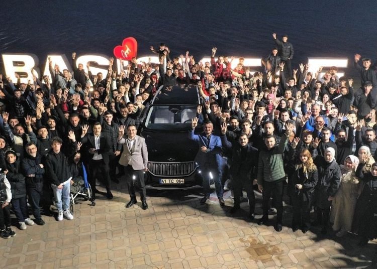 Başkan Özlü’den gençlere Togg sürprizi