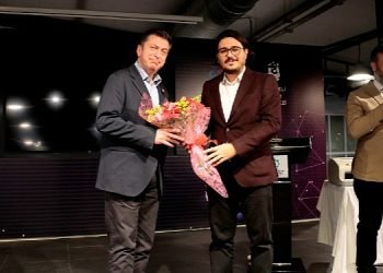 Bilişim yazarı Kuzuoğlu teknoloji meraklılarıyla buluştu