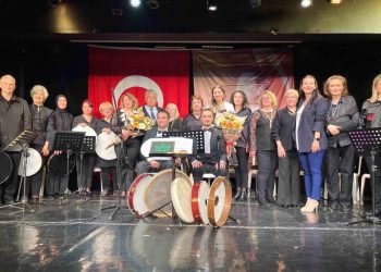 İZMEK kursiyerlerinden yıl sonu gösterisi