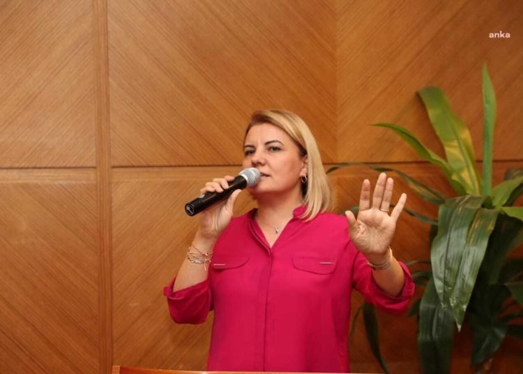 İzmit Belediye Başkanı Hürriyet ve CHP adayları iş insanlarıyla buluştu