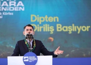İzmit Körfezi’nde Dip Çamuru Temizliği Başladı