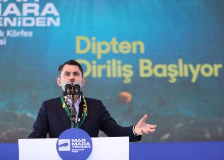 İzmit Körfezi’nde Dip Çamuru Temizliği Başladı