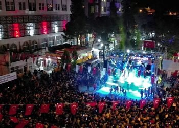 Kınık’ta Atatürk’ü Anma Gençlik ve Spor Bayramı’nda Görkemli Kutlama