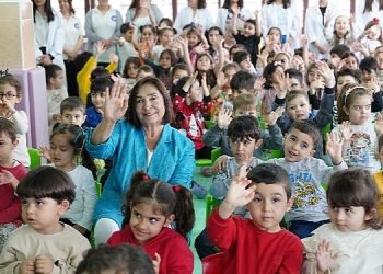 Selvi Kılıçdaroğlu Beylikdüzü Belediyesi tarafından hayata geçirilen Türkiye’ye yayılan “Beslenme Saati” uygulaması Konya ve Antalya’da tanıtıldı