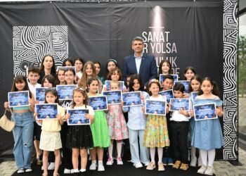 KARTEPE’DE AÇILAN PICTOR SERGİSİ HAYRAN BIRAKTI