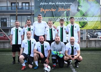 BAŞLAMA VURUŞUNU KOCAMAN YAPTI: KARTEPE’DE BİRİMLER ARASI FUTBOL TURNUVASI BAŞLADI