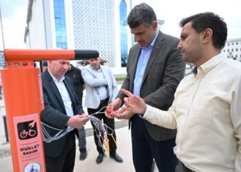KARTEPE’DE BİSİKLET SEVERLERE FAYDALI HİZMET
