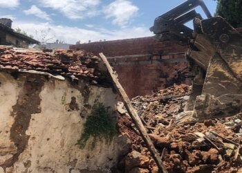 Balbey Mahallesi’nde metruk yapılar yıkıldı